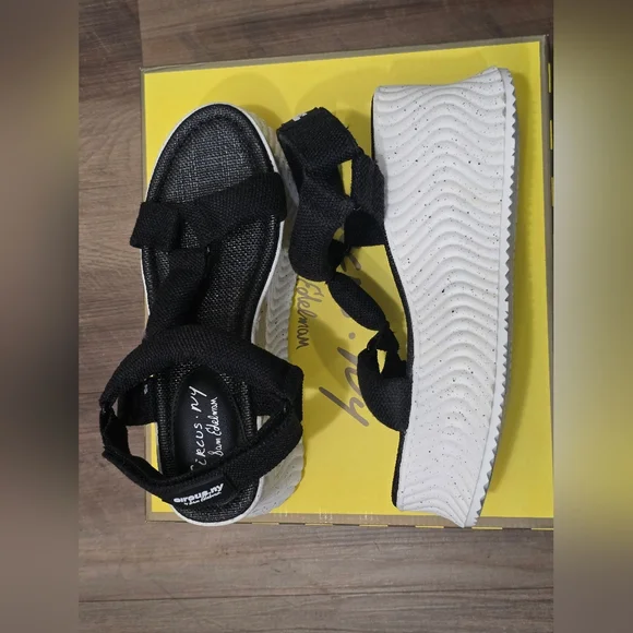 Circus by Sam Edelman Black and White Women's Sandals - Picture 2 of 7